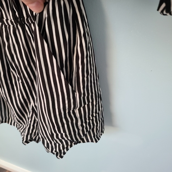 NWT Bar III Romper Womens Small Black White Mini Thin Striped Off Shoulder - Picture 5 of 7